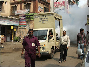 20120531-Malaria Mumbai_street_2011_1630.JPG
